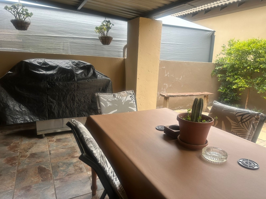 2 Bedroom Property for Sale in Waterval East North West